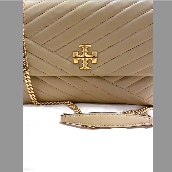 Tory Burch | Kira Chevron-Quilted Convertible Shoulder Bag - Picture 8 of 15